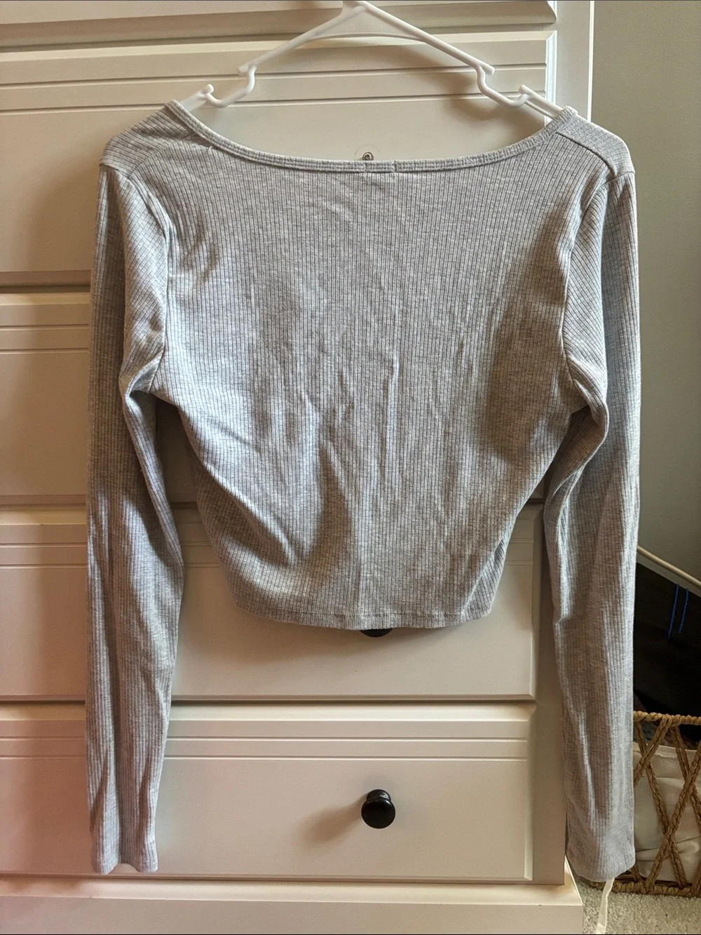 Garage women’s Ribbed V-Neck Long Sleeve Crop Top - Light Gray - Picture 3 of 3